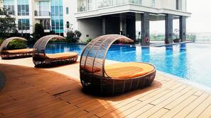 Kolam renang outdoor