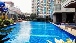 Kolam renang outdoor