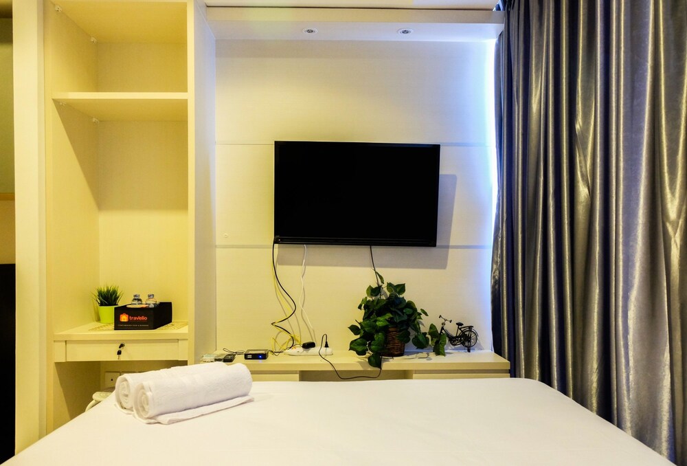 Minimalist Studio Apartment At Taman Anggrek Residences In