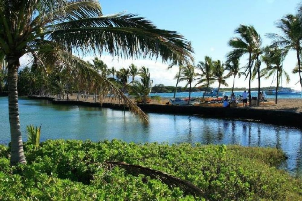 Fairway Villa Walk to Anaehoomalu Bay in Waikoloa, United States