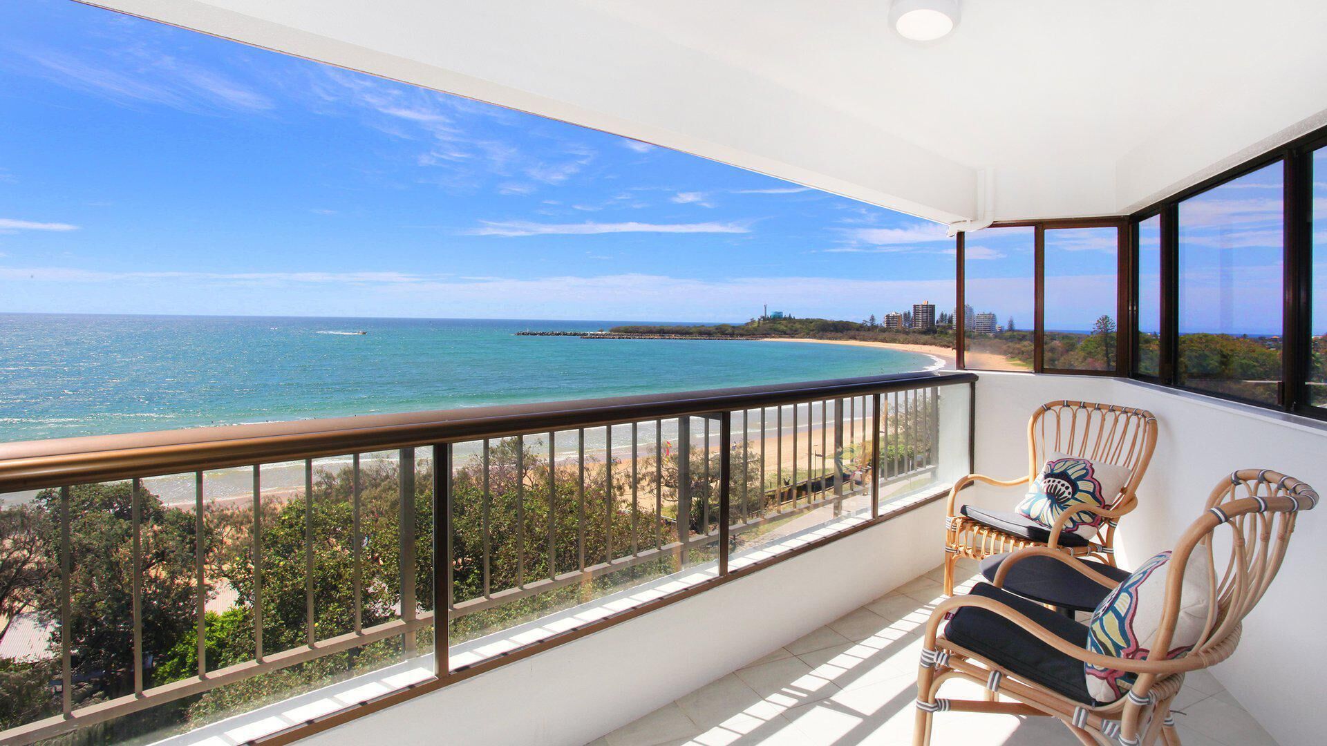 Parkyn Place 7 - Newly Refurbished 3 Bedroom Oceanfront Apartment w/FREE WIFI!