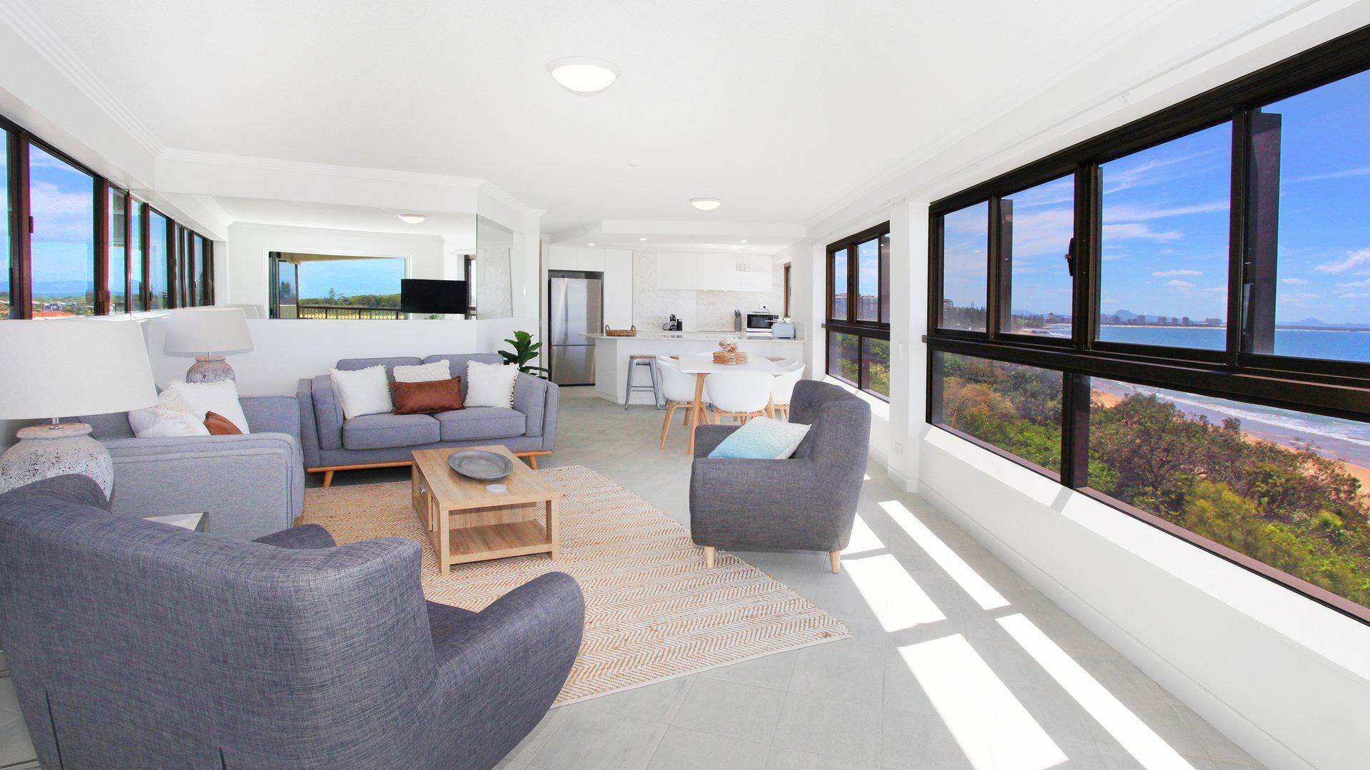 Parkyn Place 7 - Newly Refurbished 3 Bedroom Oceanfront Apartment w/FREE WIFI!