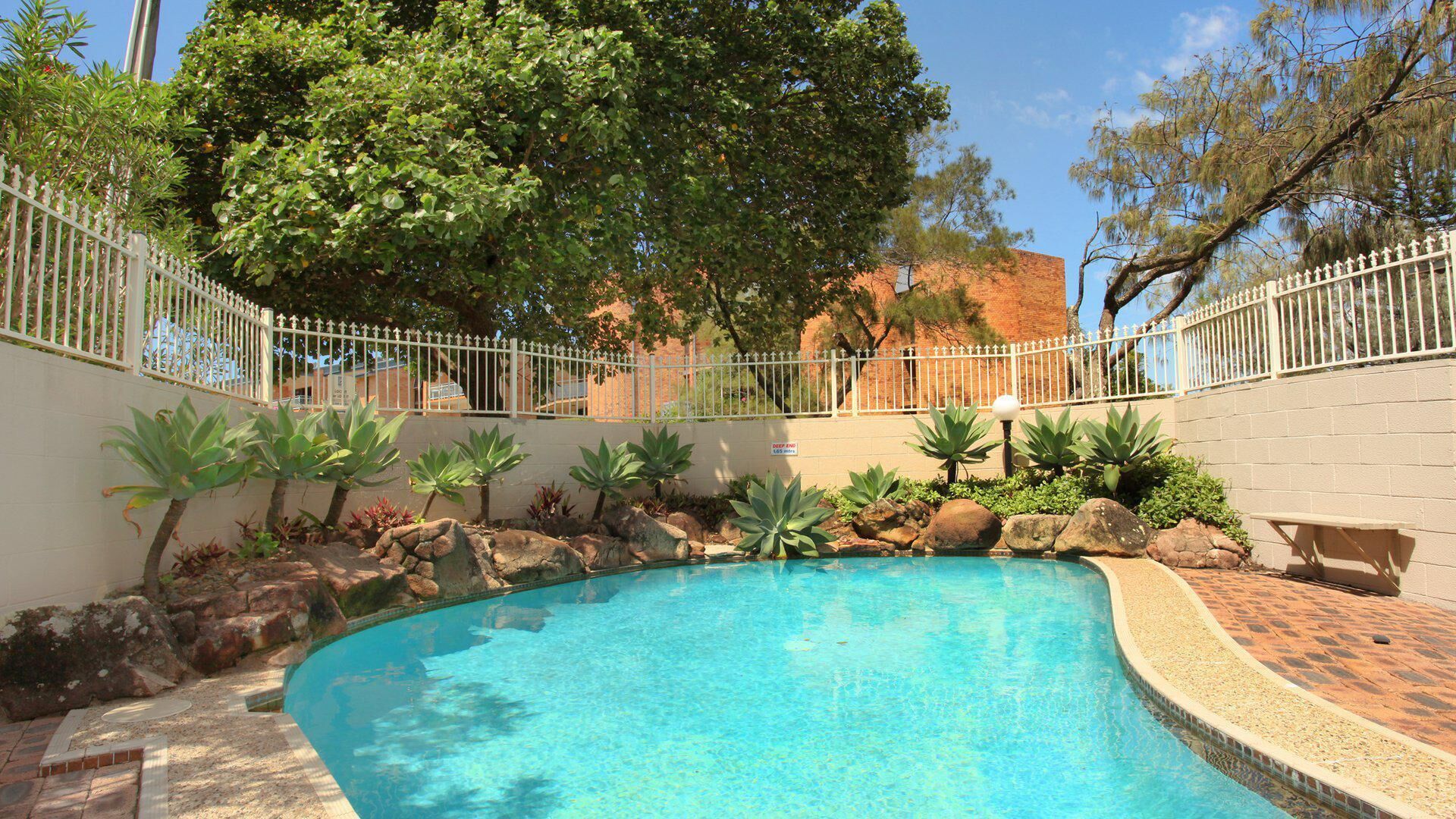 Parkyn Place 7 - Newly Refurbished 3 Bedroom Oceanfront Apartment w/FREE WIFI!