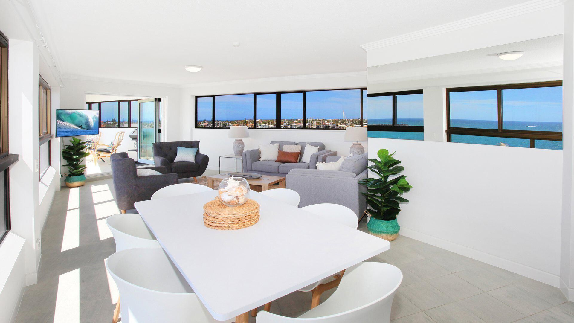 Parkyn Place 7 - Newly Refurbished 3 Bedroom Oceanfront Apartment w/FREE WIFI!