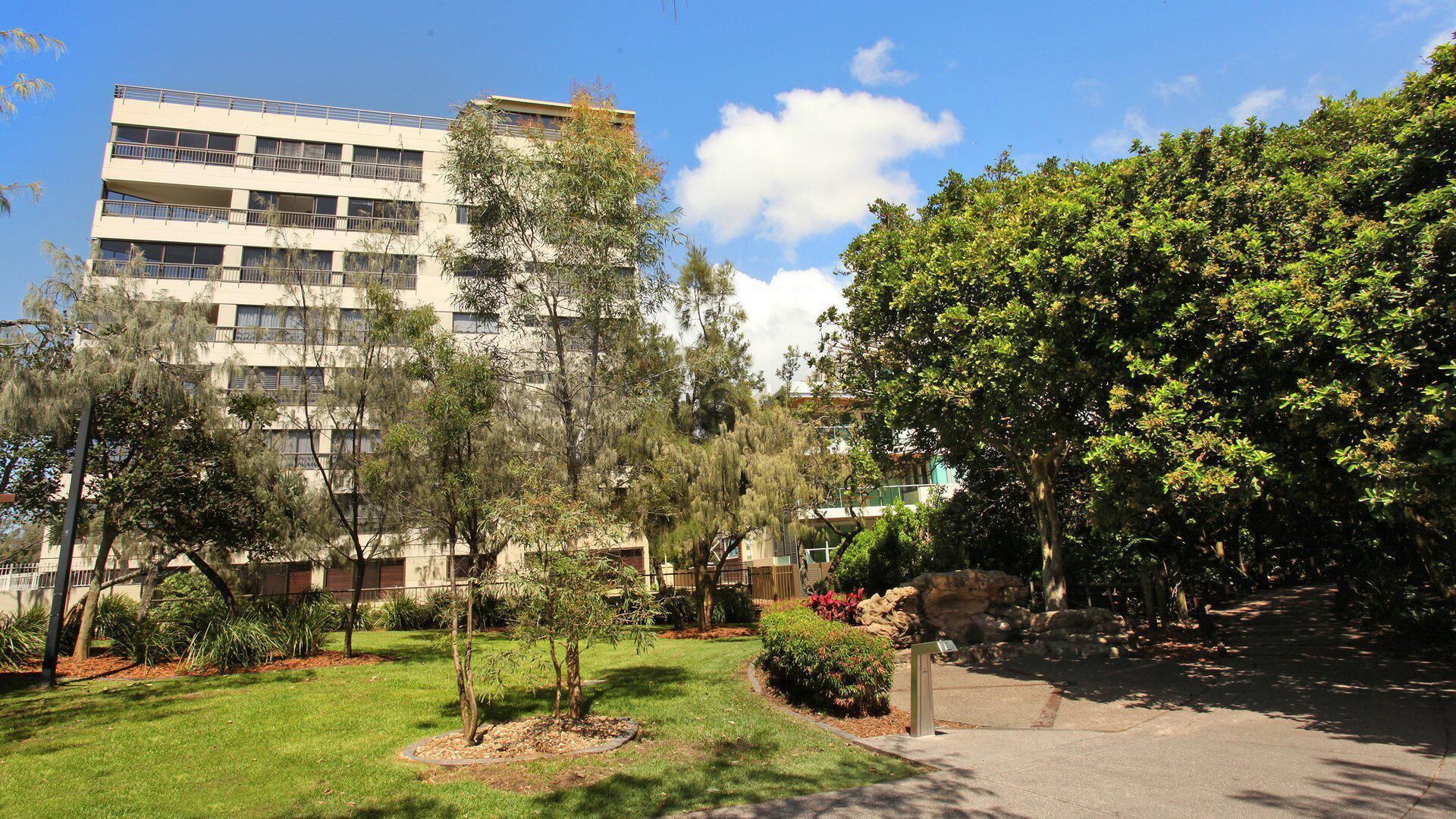 Parkyn Place 7 - Newly Refurbished 3 Bedroom Oceanfront Apartment w/FREE WIFI!