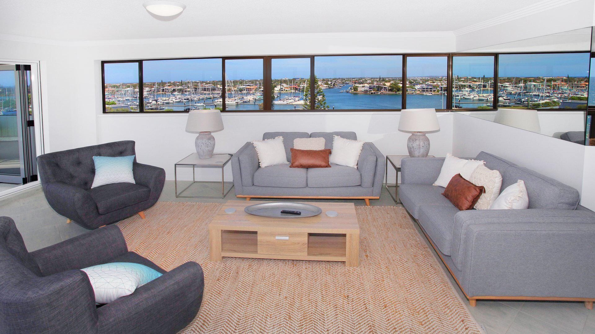 Parkyn Place 7 - Newly Refurbished 3 Bedroom Oceanfront Apartment w/FREE WIFI!