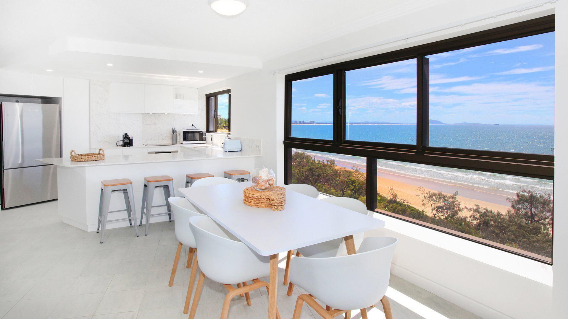 Parkyn Place 7 - Newly Refurbished 3 Bedroom Oceanfront Apartment w/FREE WIFI!