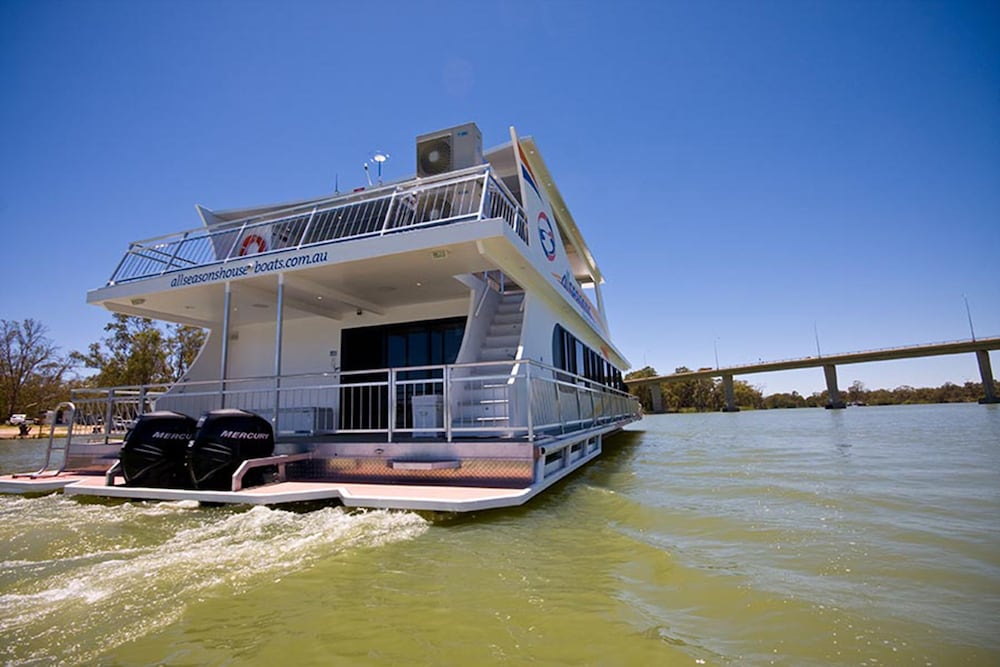 All Seasons Houseboats