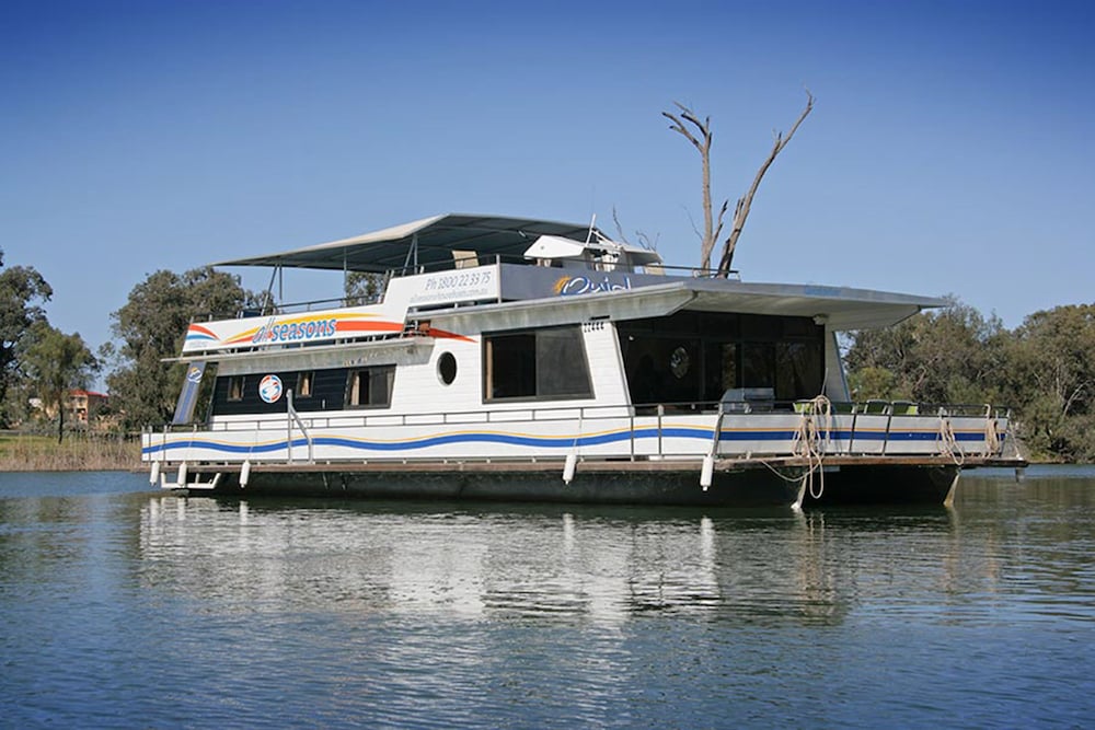 All Seasons Houseboats