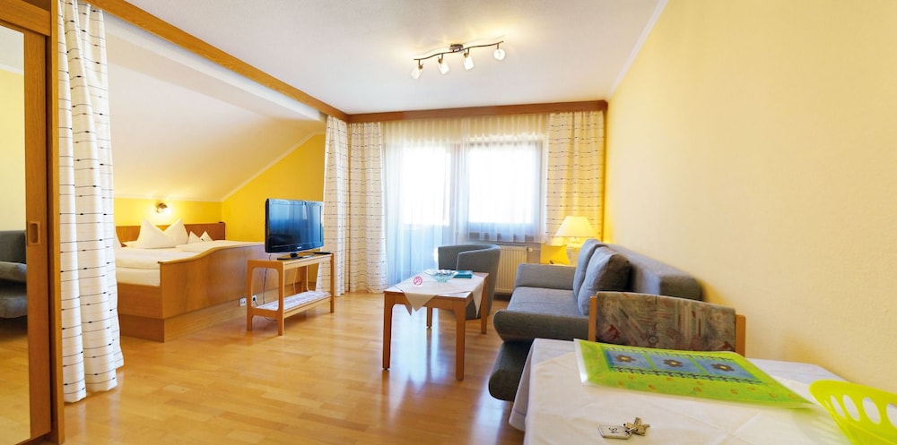 Haus Renate In Bad Fuessing Hotel Rates Reviews On Orbitz