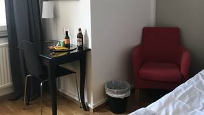 Mörkläggningsgardiner, strykjärn/strykbräda och gratis barnsängar