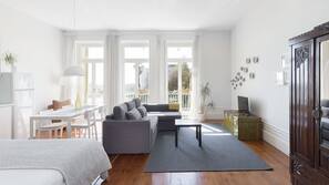 1 bedroom, individually decorated, individually furnished, desk