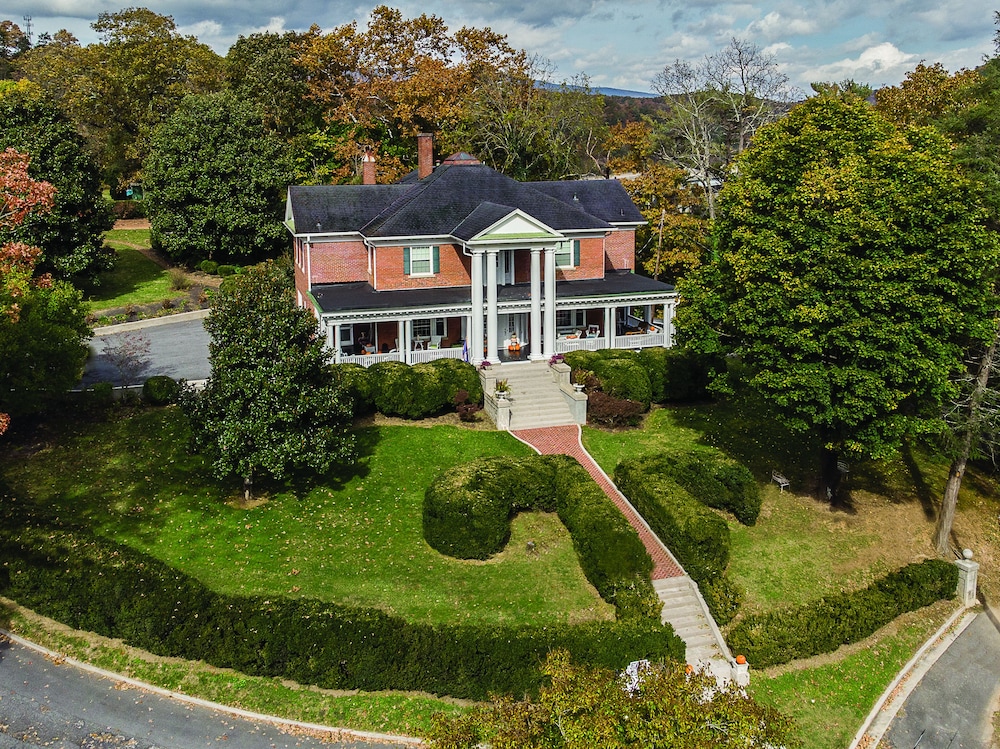 Hillcrest Mansion Inn in Covington, United States