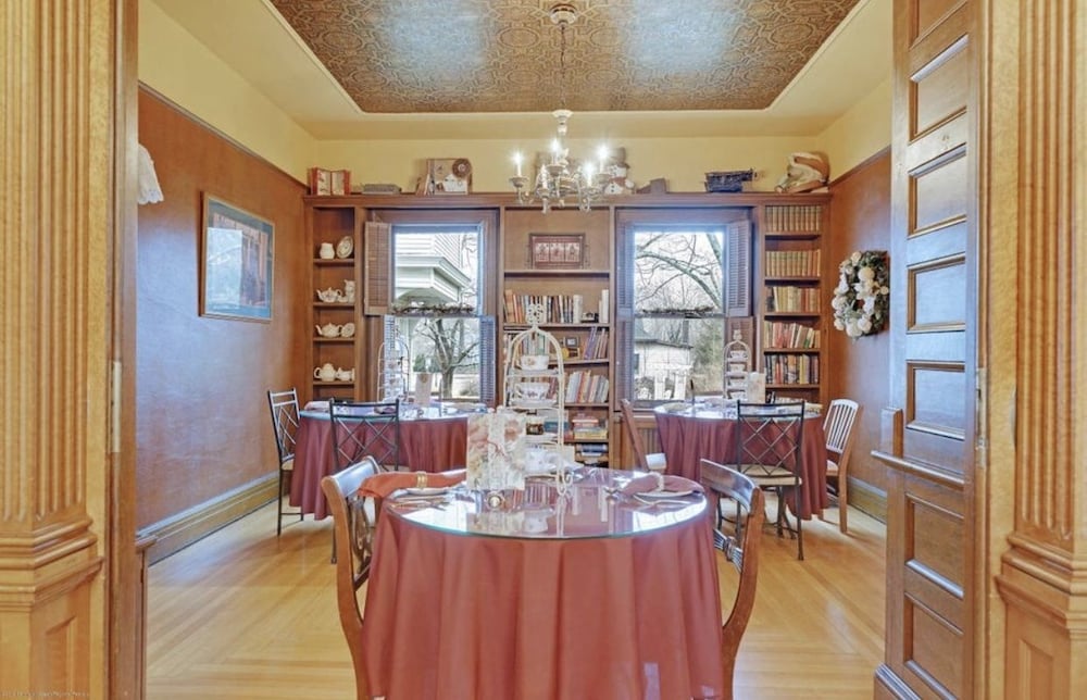 Mathis House, A Victorian Bed & Breakfast and Tea Room at 600 Main in