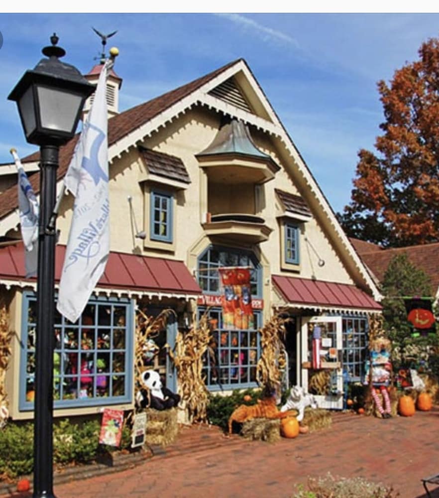 Mathis House, A Victorian Bed & Breakfast and Tea Room at 600 Main in