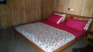 Premium bedding, desk, iron/ironing board, free WiFi