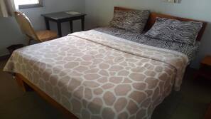 Premium bedding, desk, iron/ironing board, free WiFi