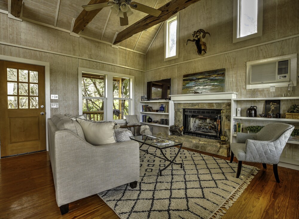 September Ridge Cabin1 Texas Hill Country Rustic Yet Chic