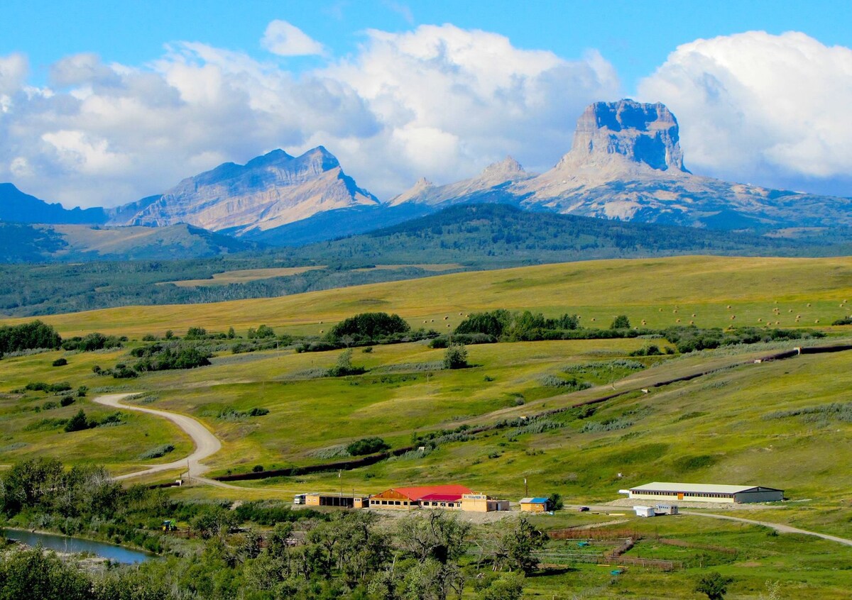 Hooks Hideaway Motel in Babb, MT Expedia