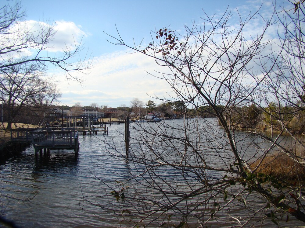 Hampton Grandview Beach Waterfront With Indoor Pool in Newport News