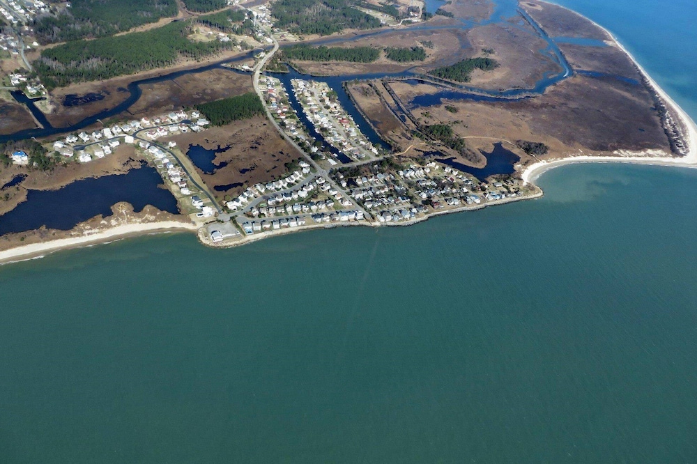 Hampton Grandview Beach Waterfront With Indoor Pool in Newport News