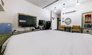 Standard Double Room, 1 Double Bed | Individually decorated, individually furnished, desk, blackout drapes