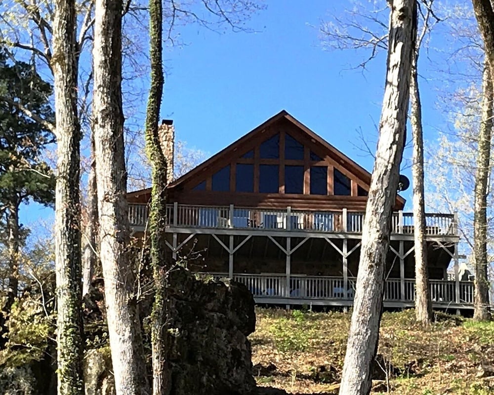 Familyfriendly Cabin w/150 ft Current River frontage in Ozark Scenic