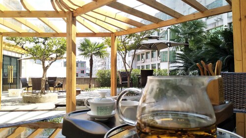 Hotels Near Jingdezhen Mingjia Taoci Yishuguan In Jinhua - 