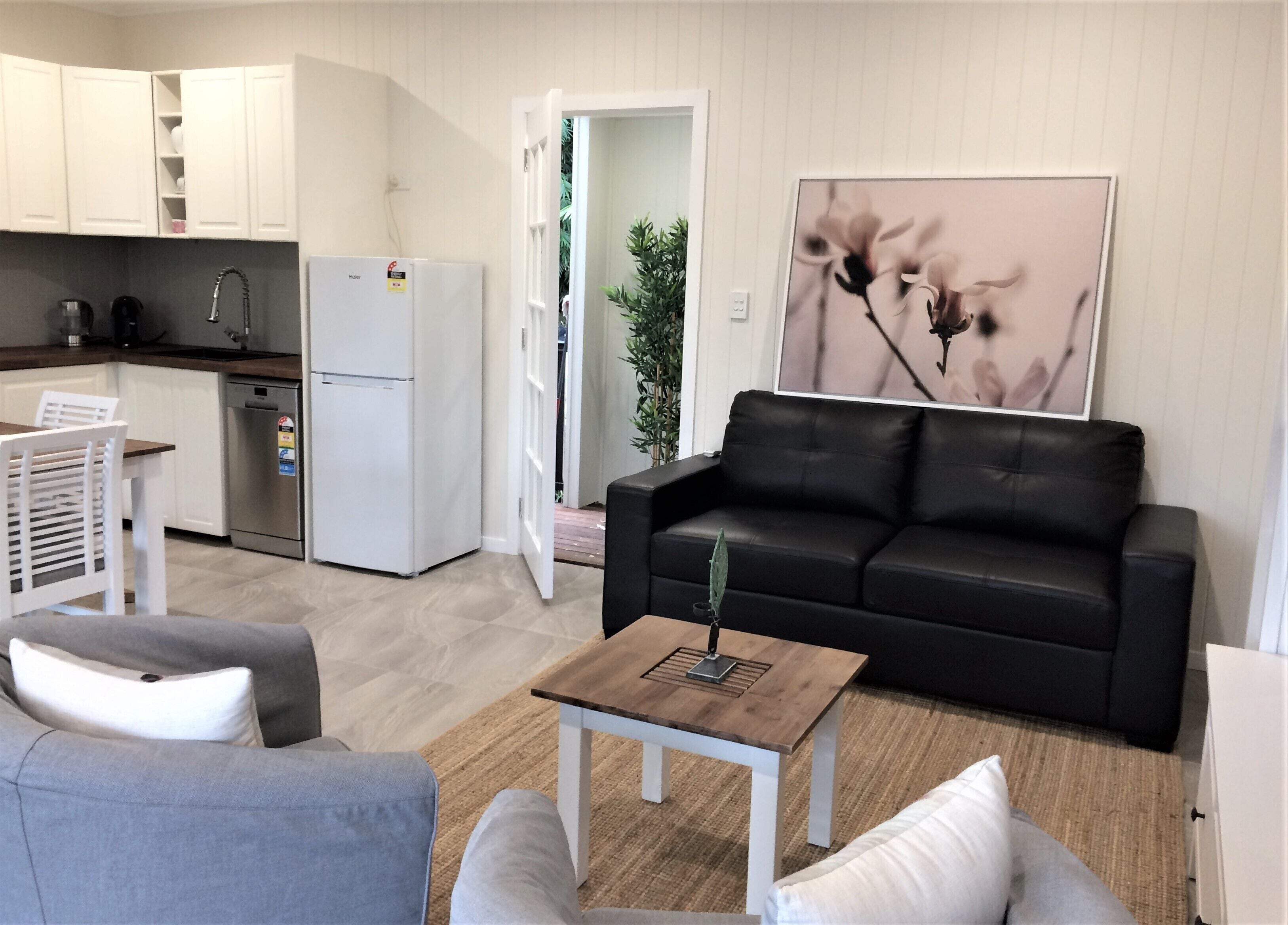 Serenity Cottage - Relax in Natural Surrounds