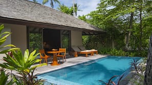 Outdoor pool, pool loungers