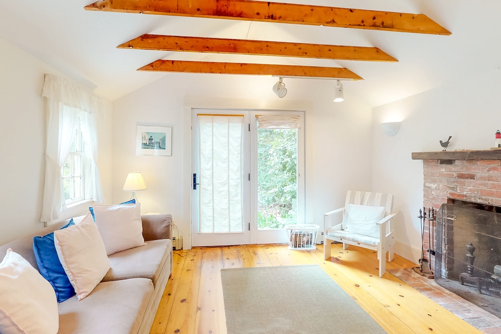 Cute and Cozy Cottage, Great Location! in Eastham, United States