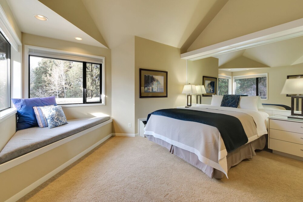 Private, hotel style suite in Bend with access to fitness center.