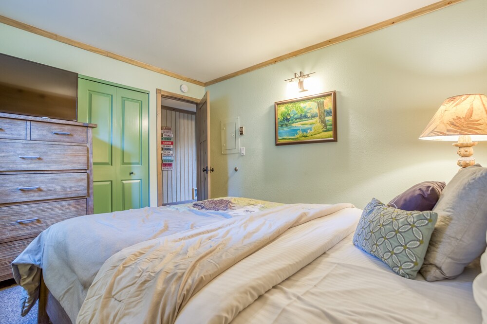 Ski House 118 Meredith Lodging, Mt. Bachelor Village Amenities, 1st