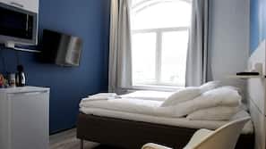 Desk, free WiFi, linens