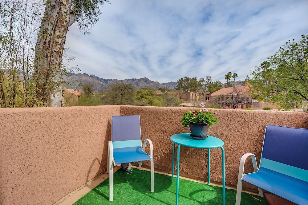 Sabino Canyon Luxe Condo With MOUNTAIN Views, 1 bd 1 ba in Tucson