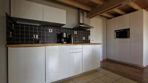 Réfrigérateur, four, fourneau de cuisine, cafetière/bouilloire