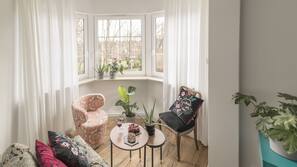 Iron/ironing board, free WiFi, linens