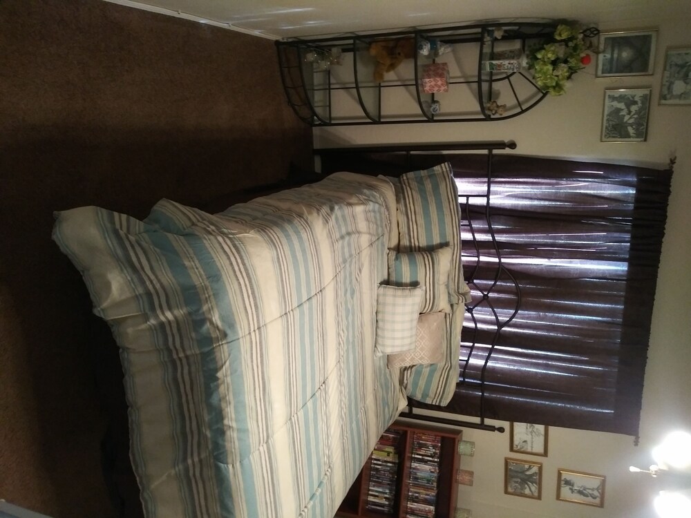 4 bedroom Upstairs Downstairs two and a half bath Deals & Reviews