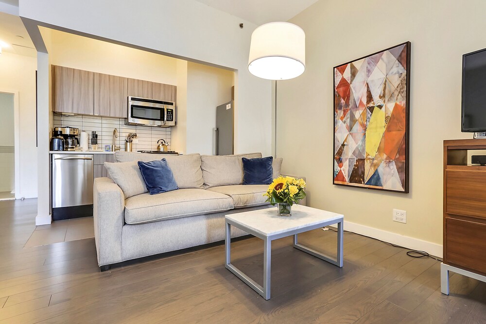 Luxury Studio Suite W Free Continental Breakfast Bedroom 1 Luxury Studio Suite W Free Continental Breakfast Bedroom 1 Bathroom Apts