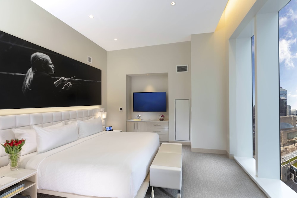 HALL Arts Hotel Dallas, Curio Collection by Hilton in