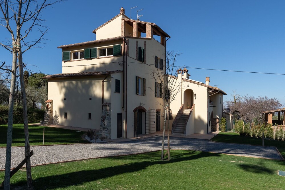 Beatrice Charming in period farmhouse near