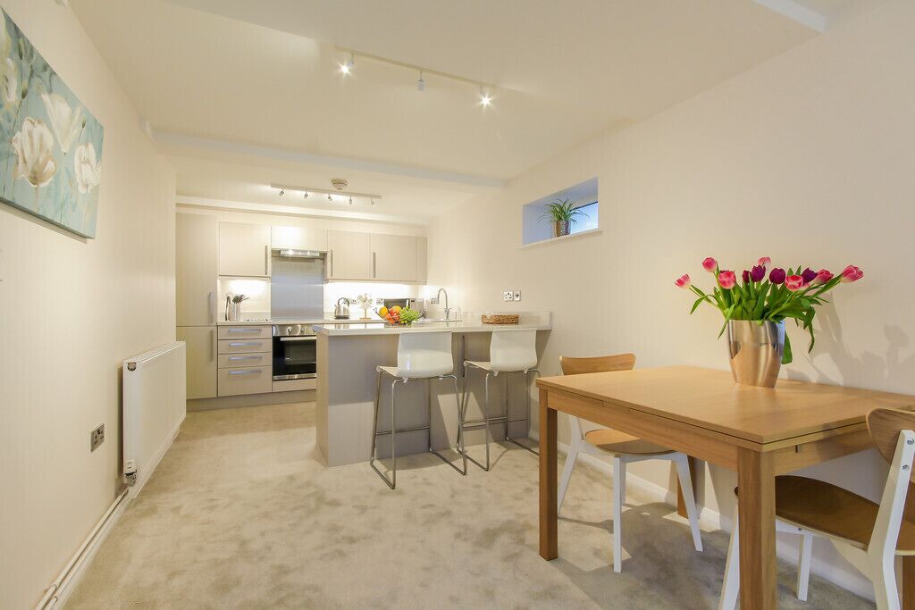 Contemporary Annexe With Patio & Parking, Nr to Blenheim Palace & Ox.airport in Woodstock, United Kingdom