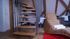 Fernseher, Kamin, DVD-Player