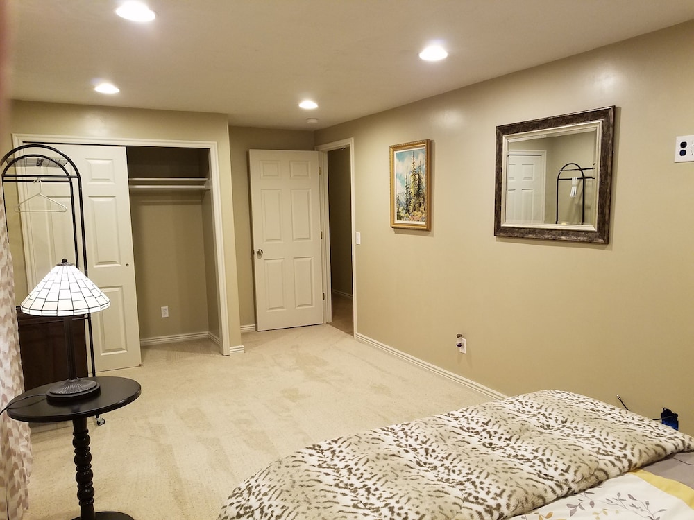 Luxury Executive Duplex Main Level * Huge Master * Large Kitchen * Fireplace