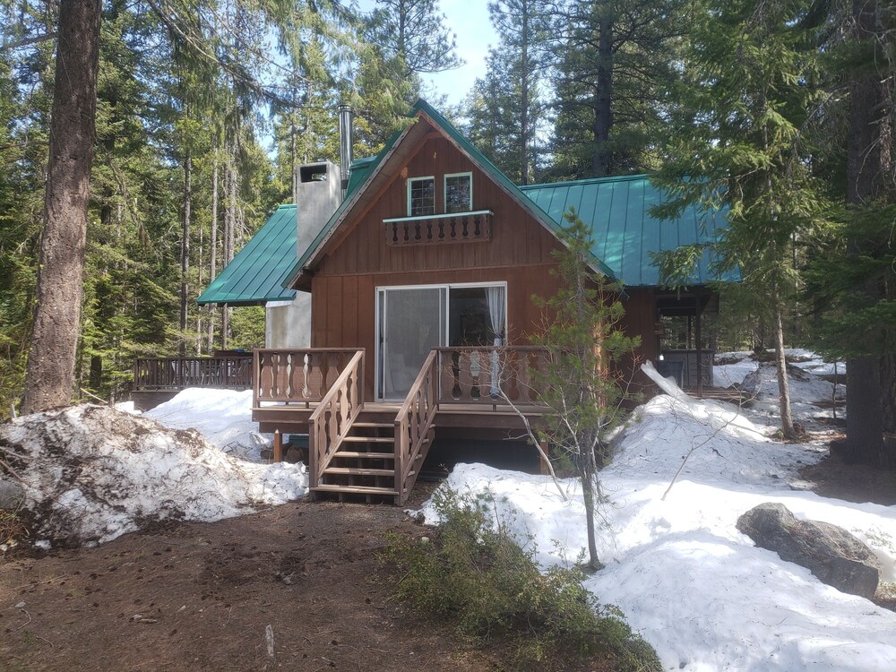 Roaring Creek Chalet Family Cabin Halfway Between Steven S Pass