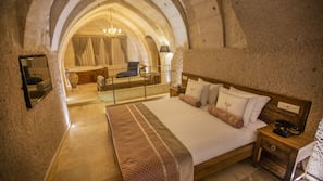 Frette Italian sheets, premium bedding, minibar, in-room safe