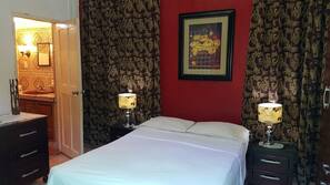 1 Schlafzimmer, Minibar, Zimmersafe, individuell dekoriert