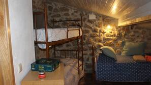 3 Schlafzimmer, Daunenbettdecken, laptopgeeigneter Arbeitsplatz