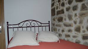 3 Schlafzimmer, Daunenbettdecken, laptopgeeigneter Arbeitsplatz