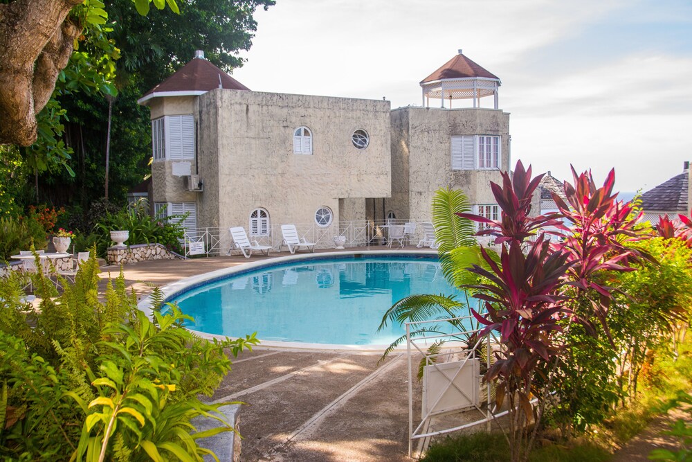 Beautiful Columbus Heights Nestled in the foothills above Ocho Rios